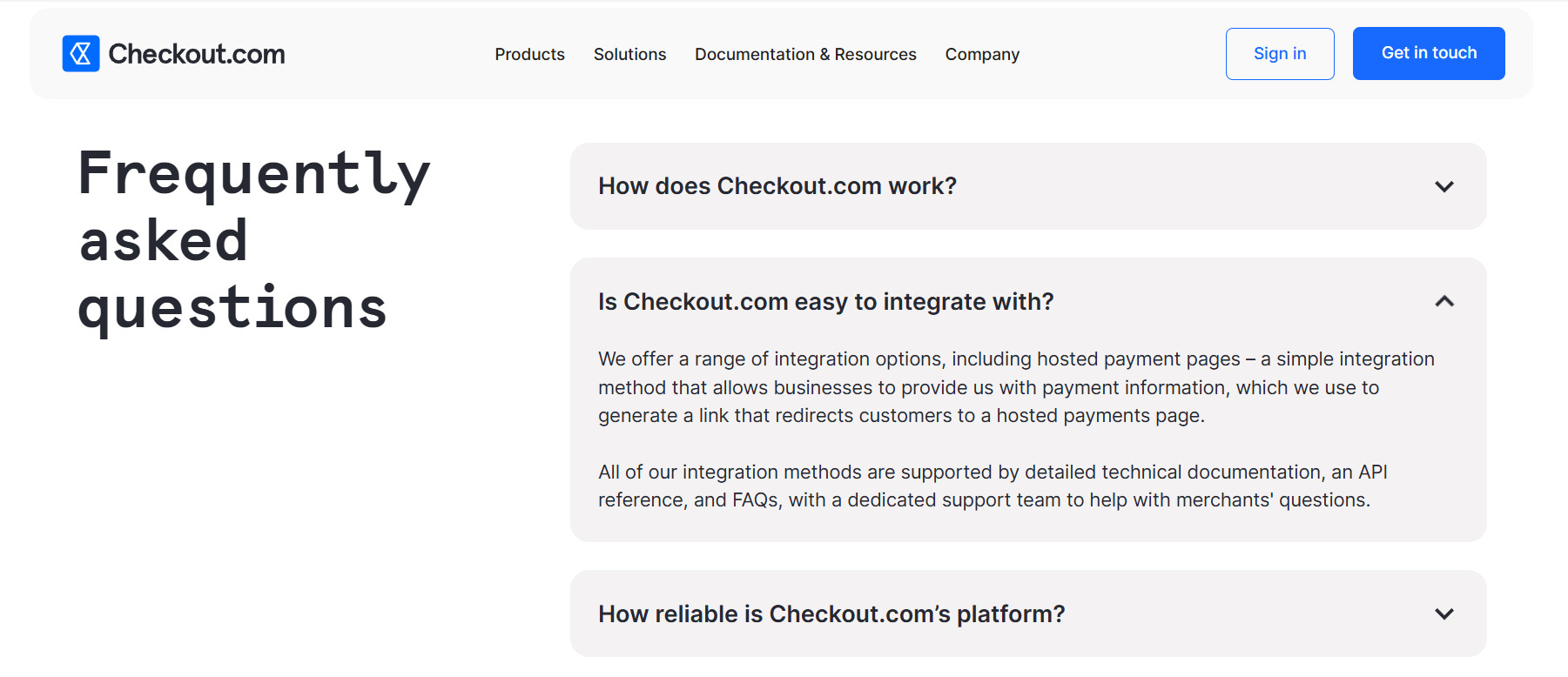 Приклад розширеного сніпету з FAQ на сайті Checkout.com